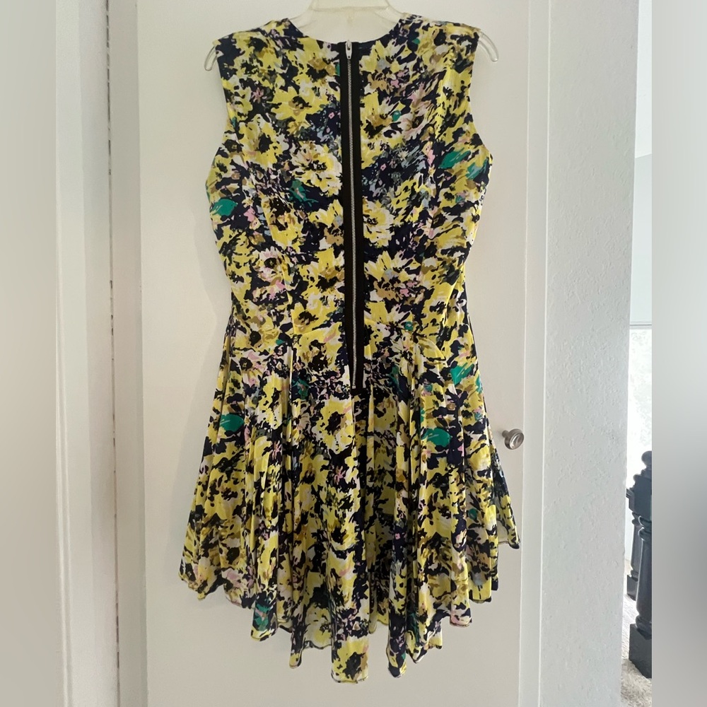 ⛸️ H&M ⛸️Daffodil Floral Sleeveless Dress. Size 10 - Picture 8 of 12